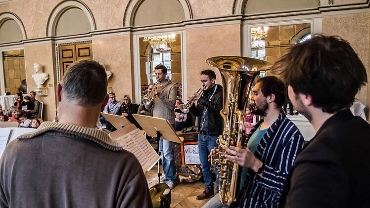 Das Philharmonische Blechbläserquintett des Landestheaters begeisterte beim"Concert for Kids" im Spiegelsaal. Foto: Jochen Berger