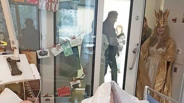 Das N&uuml;rnberger Christkind stattete Jakob einen Besuch in der Kinderklinik ab. privat