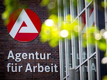 Agentur für Arbeit zieht Bilanz zu 2023: Entgelte steigen "deutlich"