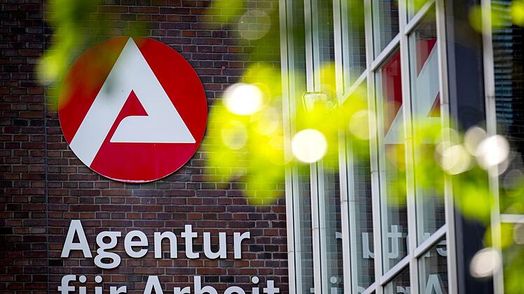 Agentur für Arbeit zieht Bilanz zu 2023: Entgelte steigen "deutlich"
