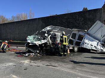 Tödlicher Unfall auf B27: Für 67-Jährigen kommt jede Hilfe zu spät