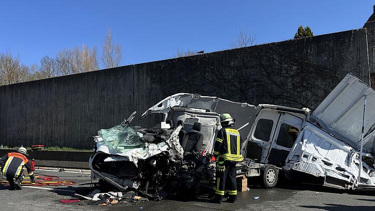 Tödlicher Unfall auf B27: Für 67-Jährigen kommt jede Hilfe zu spät