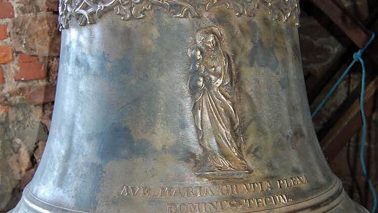 Die Verzierung der Glocke.