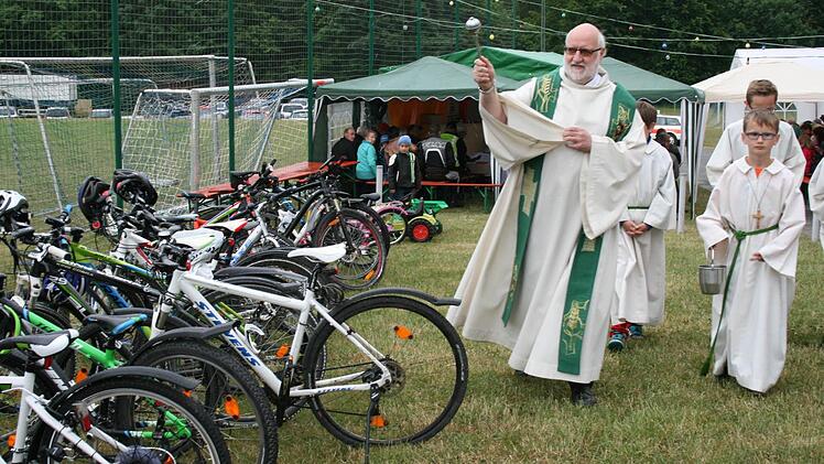 Drive-in-Gottesdienst in Waldfenster. Foto: Gabriele Sell