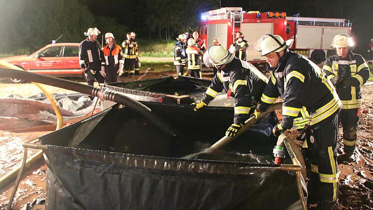 Eindrücke vom Brand in Haard in der Nacht auf Sonntag. Foto: Ralf Ruppert
