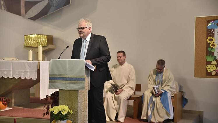 Bürgermeister Claus Bittenbrünn ging in seiner Ansprache auf die Entstehungsgeschichte der katholischen Kirchengemeinde in Königsberg einGerold Snater