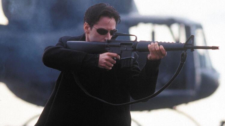 Wehende M&auml;ntel, halsbrecherische Martial-Arts-Fights und spektakul&auml;re Spezialeffekte - "Matrix" mit Keanu Reeves in der Hauptrolle bietet genug von alldem.