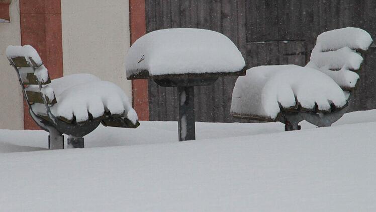 Bis zu 30 Zentimeter Neuschnee gab es am Mittwoch auf der Hochfläche des Jura. In Krögelhof, hat der Winter sichtbar Platz genommen.