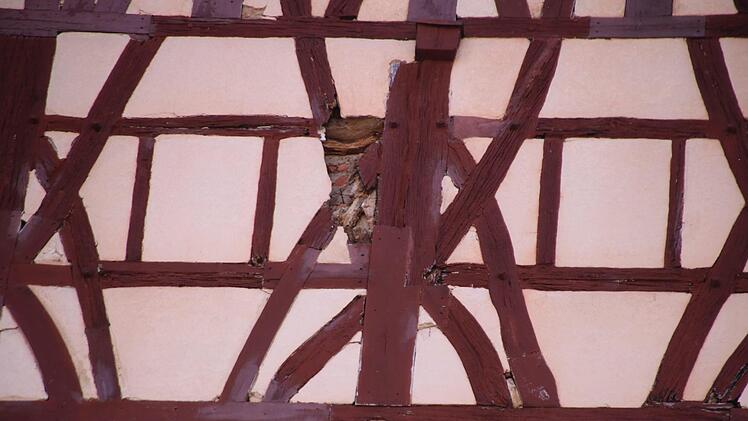 Deutlich zu erkennen: der Schaden in 25 Meter Höhe. Thomas Malz