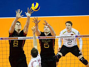 Markus Böhme, Denys Kaliberda und Markus Steuerwald (von links) unterlagen am Sonntag mit Deutschland gegen Polen und verpassen Olympia 2016. Foto: Gregor Fischer/dpa