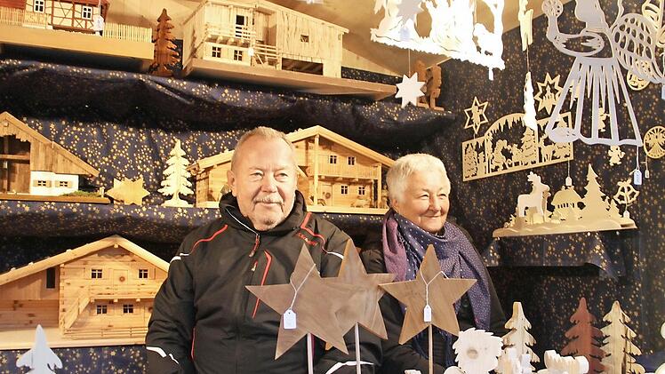 Bei den Bauernschmitts gibt es Krippen und Laubsägearbeiten.