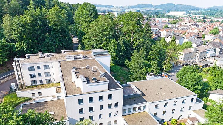Gerade wegen seiner überschaubaren Größe gilt das Krankenhaus in Neustadt als angenehmer Ort für eine Behandlung in der geriatrischen Rehabilitation, die dort ab sofort angeboten wird. Foto: Regiomed
