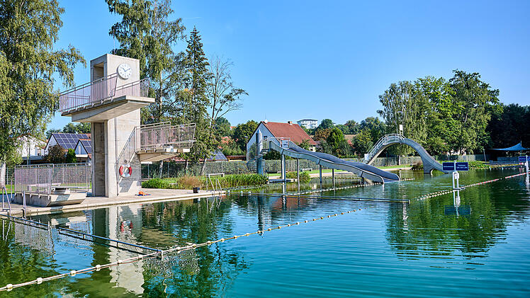 Auf dem rund 50.000 Quadratmeter gro&szlig;en Badareal im Waldstrandbad Windsbach erwartet die G&auml;ste ein 6.000 Quadratmeter gro&szlig;es Wasserbecken.