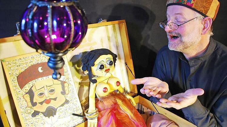 Der Höhepunkt des Wettbewerbs wird die Vorführung des Puppenspielers Thomas Glasmeyer aus Würzburg: "Liebes- und Schelmengeschichten aus 1001 Nacht". Fotos: Sonja Adam