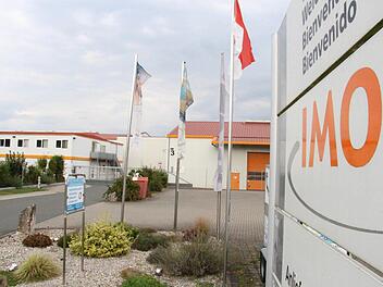Die Feuerwehr musste in die Imostraße in Gremsdorf ausrücken. Bei der Firma Imo war nach Polizeiangaben im EDV-System ein Schwelbrand entstanden.  Foto: Christian Bauriedel