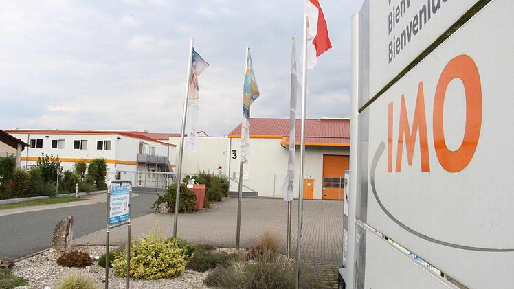 Die Feuerwehr musste in die Imostraße in Gremsdorf ausrücken. Bei der Firma Imo war nach Polizeiangaben im EDV-System ein Schwelbrand entstanden.  Foto: Christian Bauriedel