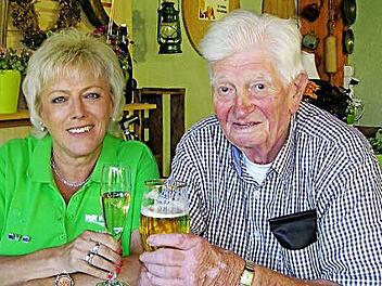 Arnold Stumpf und seine Nichte Ulla Barthel waren und sind mit Herzblut beim VdK Ortsverband Wallenfels in vorderster Front tätig. Foto: Privat