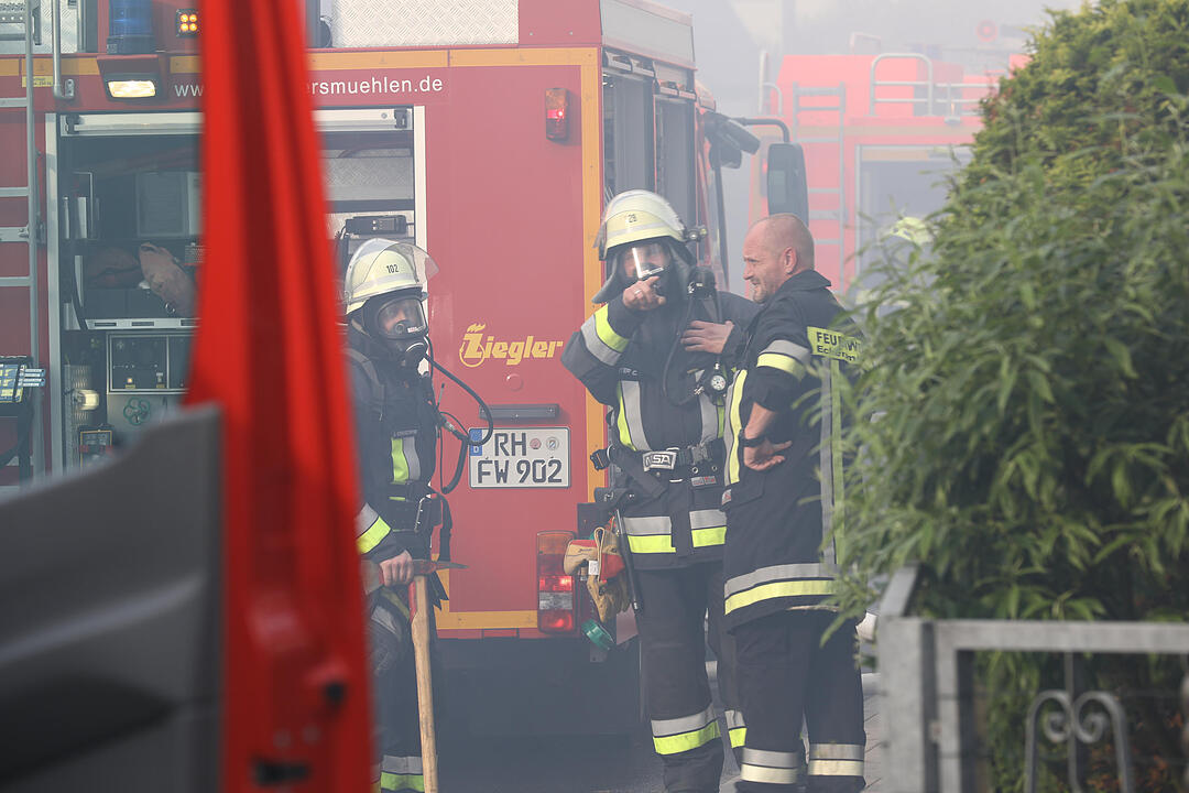 Hocher Schaden bei Brand in zwei Doppelhaushälften in Roth