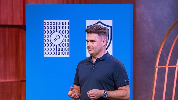 Eigentlich wollte Michal, der Gründer des Start-ups "Irondots", die angebliche sicherste Form der Kommunikation vorstellen. Doch er wirkte extrem nervös und brach beim Präsentieren immer wieder ab.