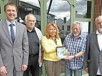 Da kam von allen Seiten Freude auf (von links): Marco Steiner, Werner Noll, Ingrid Ott, Bernd Schneider, Wolfgang Hasselkus. Foto: Lothar Weidner