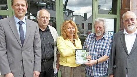 Da kam von allen Seiten Freude auf (von links): Marco Steiner, Werner Noll, Ingrid Ott, Bernd Schneider, Wolfgang Hasselkus. Foto: Lothar Weidner