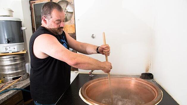 Michael Bellair braut in Gr&auml;fenberg au&szlig;ergew&ouml;hnliche Stark- und Gourmetbiere. Nun sucht er Investoren. Foto: privat
