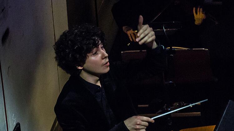 Erst 21 Jahre alt: Mauricio Sotelo-Romero dirigierte den ersten Teil von Mozarts Oper "Cosi fan tutte" am Landestheater Coburg.Foto: Jochen Berger