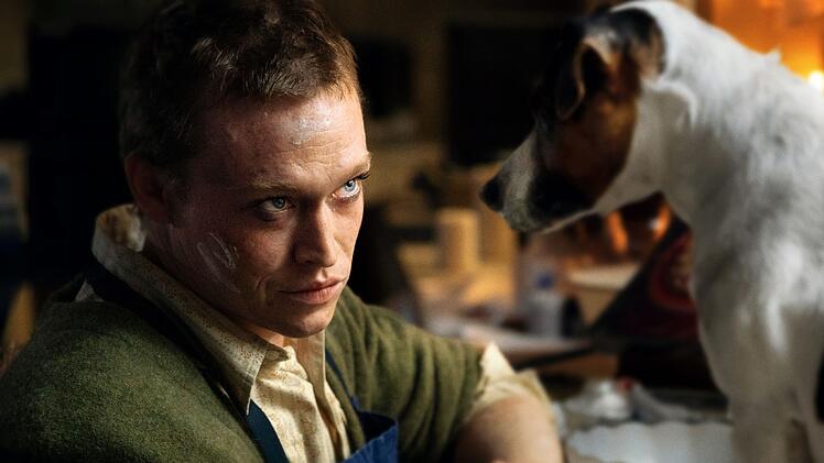 Doug Munrow (Caleb Landry Jones) vertraut nur noch seinen vielen Hunden.