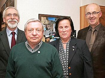 Baptist Herrmann (Zweiter von links) wurde für 40 Jahre im VdK ausgezeichnet. Mit im Bild (von links): Kreisgeschäftsführer Friedrich Koch, Ortsverbands- und Kreisverbandsvorsitzende Erika Jäger, Bürgermeister Jakobus Kötzner Foto: Evi Seeger