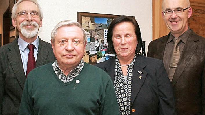 Baptist Herrmann (Zweiter von links) wurde für 40 Jahre im VdK ausgezeichnet. Mit im Bild (von links): Kreisgeschäftsführer Friedrich Koch, Ortsverbands- und Kreisverbandsvorsitzende Erika Jäger, Bürgermeister Jakobus Kötzner Foto: Evi Seeger