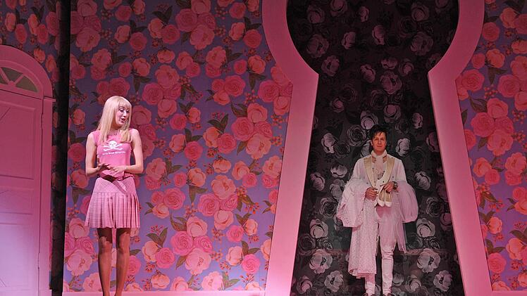 Szene aus der Neuinszenierung von Otto Nicolais "Die lustigen Weiber von Windsor" am Landestheater Coburg. Foto: Andrea Kremper