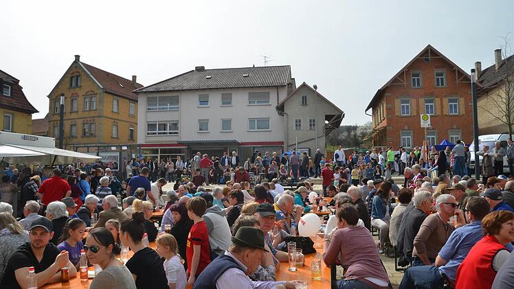 Fr&uuml;hlingsmarkt in Ma&szlig;bach  Foto: Kilian Trabert