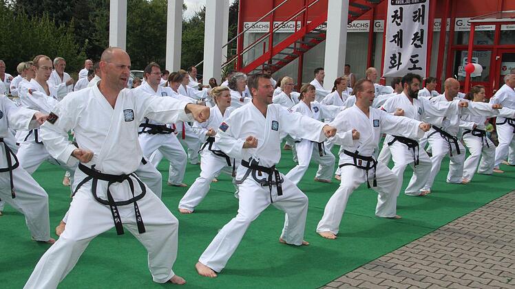 Vor 15 Jahren hat Ralph Aman das klassische Taekwon-Do nach Meister Jae-Hwa Kwon nach Kulmbach gebracht.