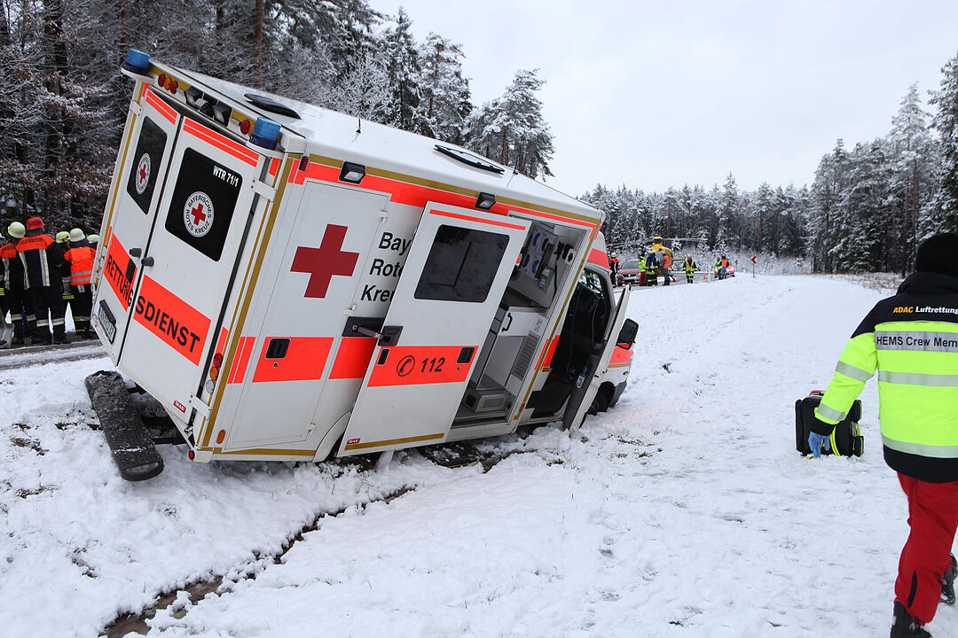 Kreis Ansbach: Auto kracht in Rettungswagen