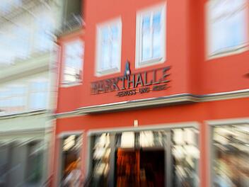 Die Markthalle am Albertsplatz bleibt vorerst in unruhigem Fahrwasser.Jochen Berger