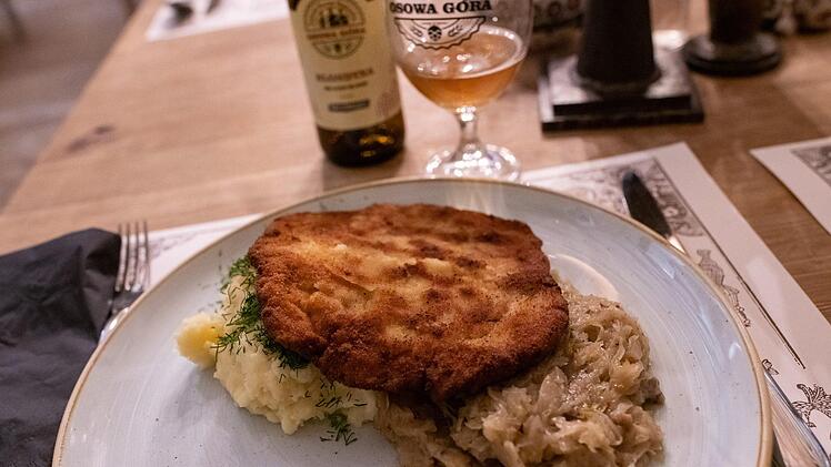 Kotelett mit Kartoffelbrei und Sauerkraut. Foto: Matthias Merz