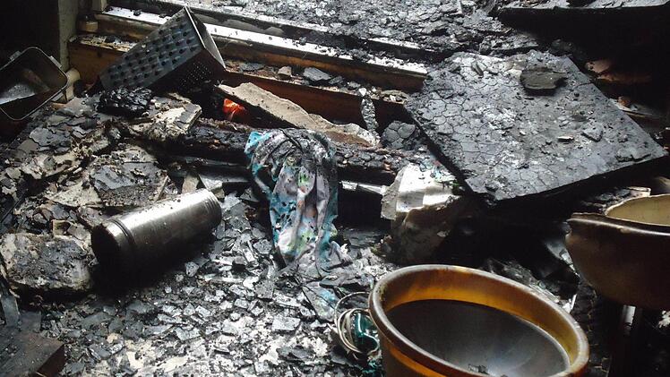 So sah es am Freitag auf dem Küchenfußboden in der Wohnung Nehlert/Seitz aus. Foto: Stefanie Karl