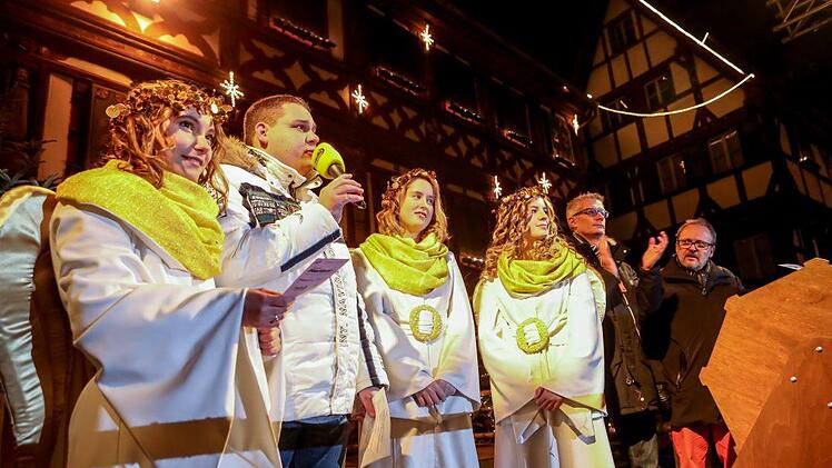 Engelparade auf der B&uuml;hne.Foto: Barbara Herbst