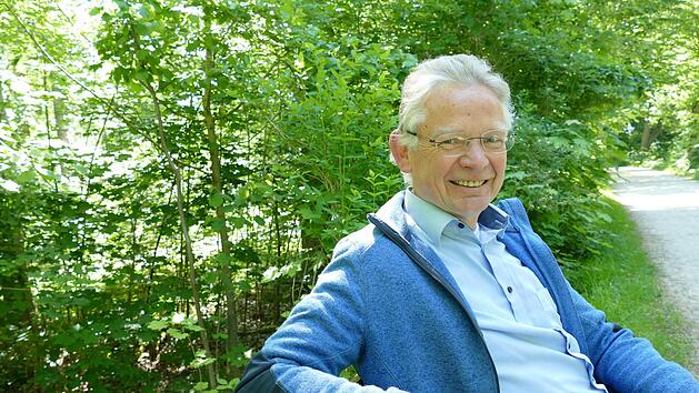 Beim Spaziergang durch den Bamberger Hain spricht Martin B&uuml;cker auch von notwendiger Entschleunigung nach der Corona-Krise.  Foto: Marion Kr&uuml;ger-Hundrup
