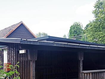 Das marode Buswarteh&auml;uschen in Wickendorf wird abgerissen.