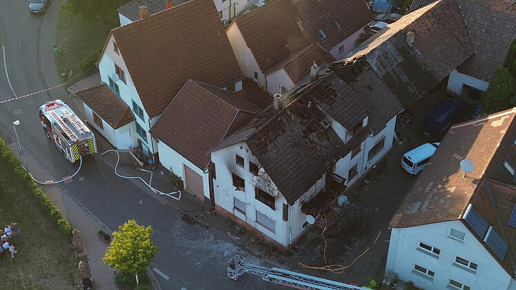 Kreis Miltenberg: Mehrfamilienhaus in Flammen - ein Mensch stirbt