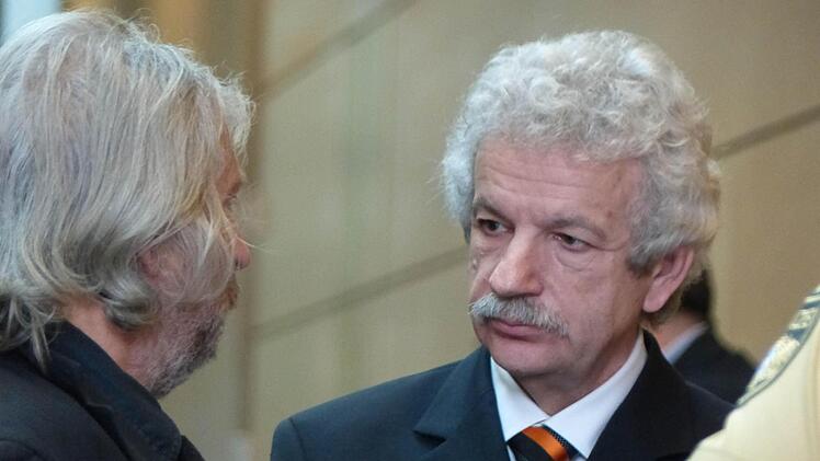 Kalr Heinz Laudenbach (rechts) mit seinem Anwalt Norman Jacob foto: Bartl