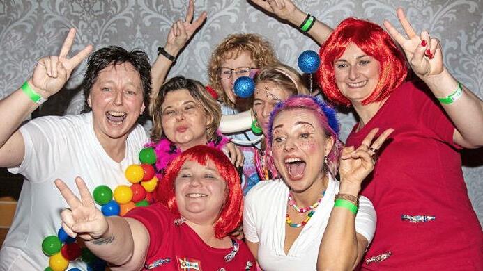 Bei den Gruppen-Selfies versprühten die Ladys ihren ganzen Charme. Fotos: Klaus Gagel