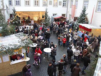 Im Schlosshof läuft zum Weihnachtsmarkt ein umfangreiches Rahmenprogramm. Foto: Christine Schikora