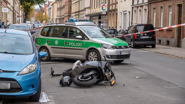 Motorradfahrer und E-Scooter-Fahrerin bei Unfall in Bamberg schwer verletzt