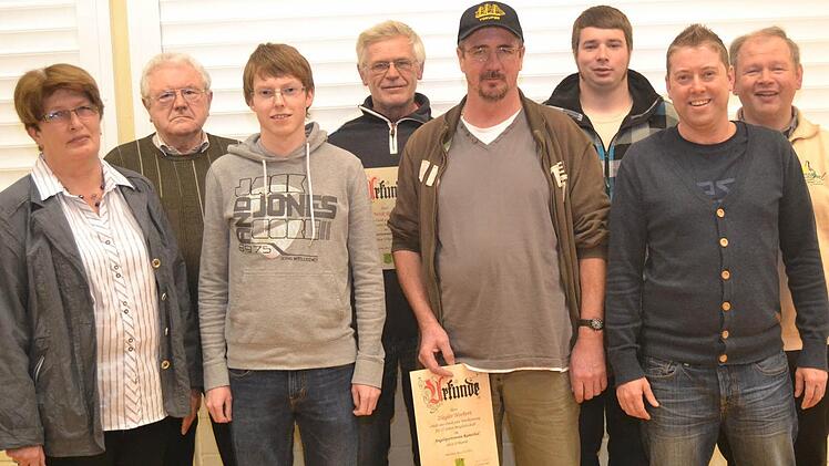 Sonja Seufert ehrte v.l.: Leo Mantel, Thorsten Günder, Rudi Weik, Norbert Ziegler, Daniel Kerber, Holger Späth, Klaus Kemmer.