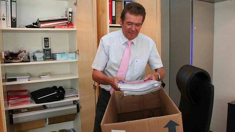 Herbert Fiederling räumt seit Tagen sein Büro aus. Foto: Evi Seeger