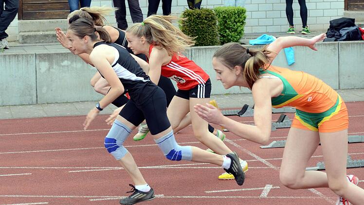 Turnerin Chiara Ebner (rotes Trikot) wechselte bei den U14-Mädchen in ein anderes Sportfach