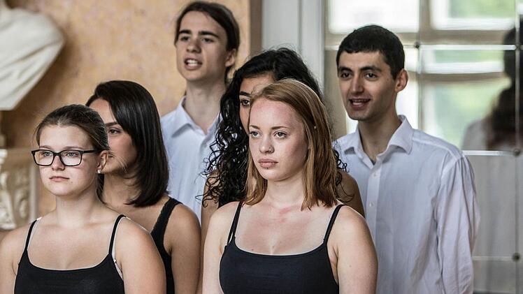 Zum Auftakt des Festivals für Schultheater präsentiert die Regiomontanus-Schule eine Eigenproduktion - Experimente mit Texten von Brecht und Shakespeare. Die Vorstellung in der Reithalle findet an diesem Montag statt (4. Juli, 20 Uhr).Foto: Jochen Berger