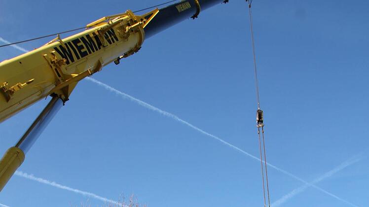 Am Mittwoch, 18. April, wurden die Fertigteile für den neuen Kindergarten in Volkers geliefert. Foto: Ulrike Müller